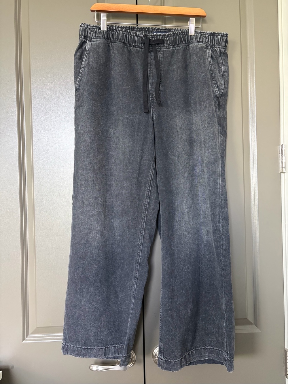 GAP Wide Leg Drawstring Jeans in Washed Gray